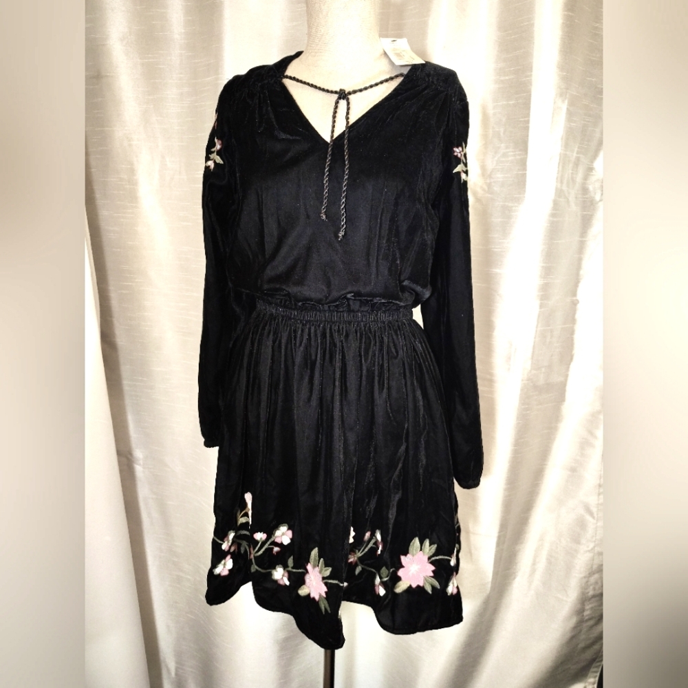 a.n.a TAG Rose Dress, Long Sleeve, Dress, Black, Floral Embroidery/Pleats, XS - Picture 1 of 16